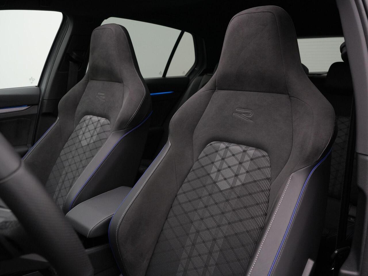 Volkswagen GOLF 1.5 eTSI 150 pk DSG R-Line | Panoramadak | Rondomzicht camera | IQ Light | Head-up display