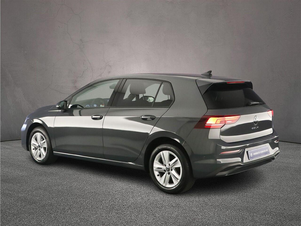 Volkswagen GOLF Life Edition 1.5 eTSI 115pk DSG Automaat Adaptive cruise control, Parkeersensoren, Stuurwiel verwarmd, LED koplampen, Airco, DAB, Stoelverwarming, App connect