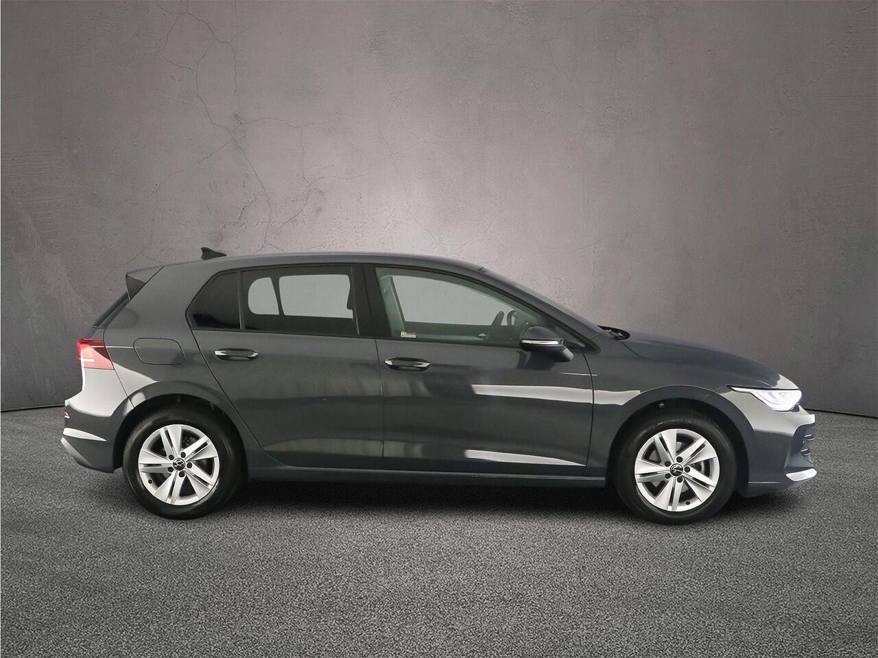 Volkswagen GOLF Life Edition 1.5 eTSI 115pk DSG Automaat Adaptive cruise control, Parkeersensoren, Stuurwiel verwarmd, LED koplampen, Airco, DAB, Stoelverwarming, App connect