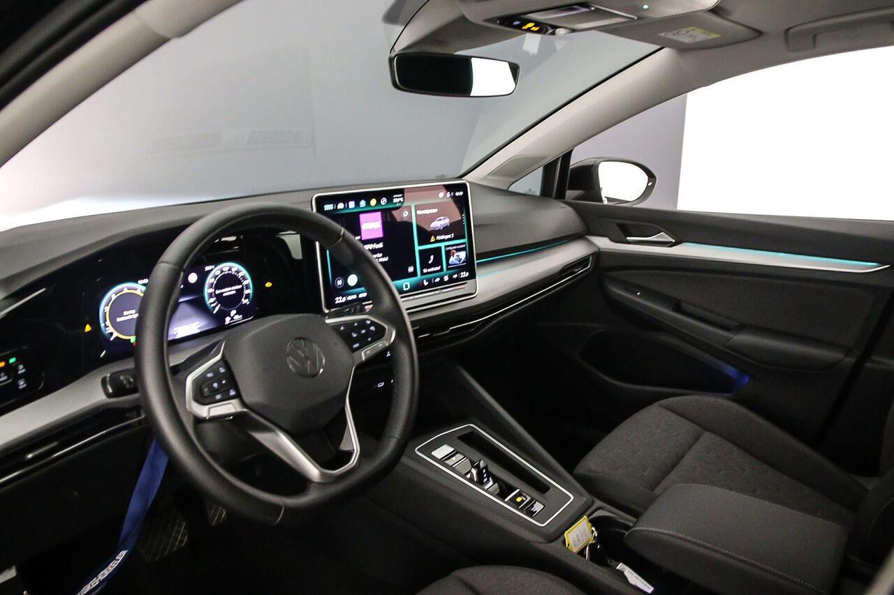 Volkswagen GOLF Life Edition 1.5 eTSI 115pk DSG Automaat Adaptive cruise control, Stoelverwarming, LED koplampen, Parkeersensoren, App connect, Stuurwiel verwarmd