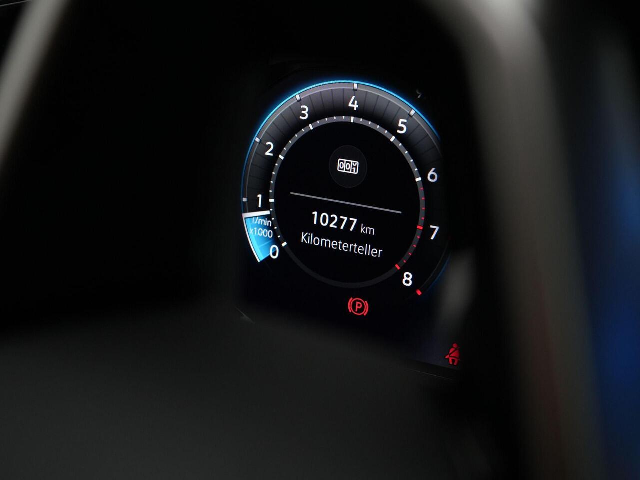 Volkswagen GOLF 1.5 TSI 115 pk Life Edition | Panoramadak | Stuur-/stoelverwarming | Parkeersensoren voor/achter