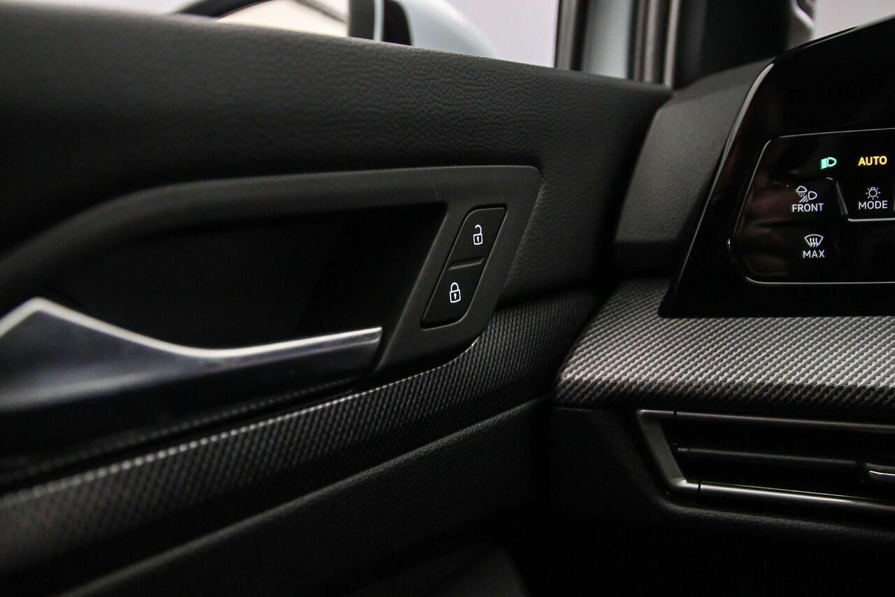 Volkswagen GOLF 1.5 eTSI R-Line Edition 150pk DSG Automaat, Panoramadak, Harman Kardon sound, Side assist, Stoelverwarming, Achteruitrijcamera, Adaptive cruise control