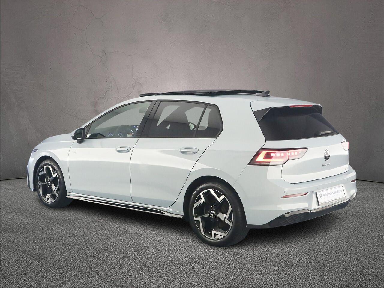 Volkswagen GOLF 1.5 eTSI R-Line Edition 150pk DSG Automaat, Panoramadak, Harman Kardon sound, Side assist, Stoelverwarming, Achteruitrijcamera, Adaptive cruise control
