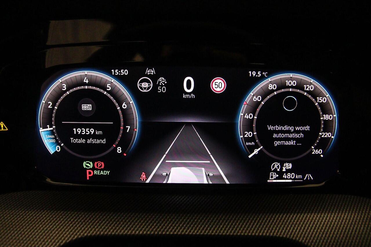 Volkswagen GOLF 1.5 eTSI R-Line Edition 150pk DSG Automaat, Panoramadak, LED matrix koplampen, Harman Kardon sound, Stoelverwarming, Adaptive cruise control, Navigatie, App connect, Stoelverwarming, Side assist