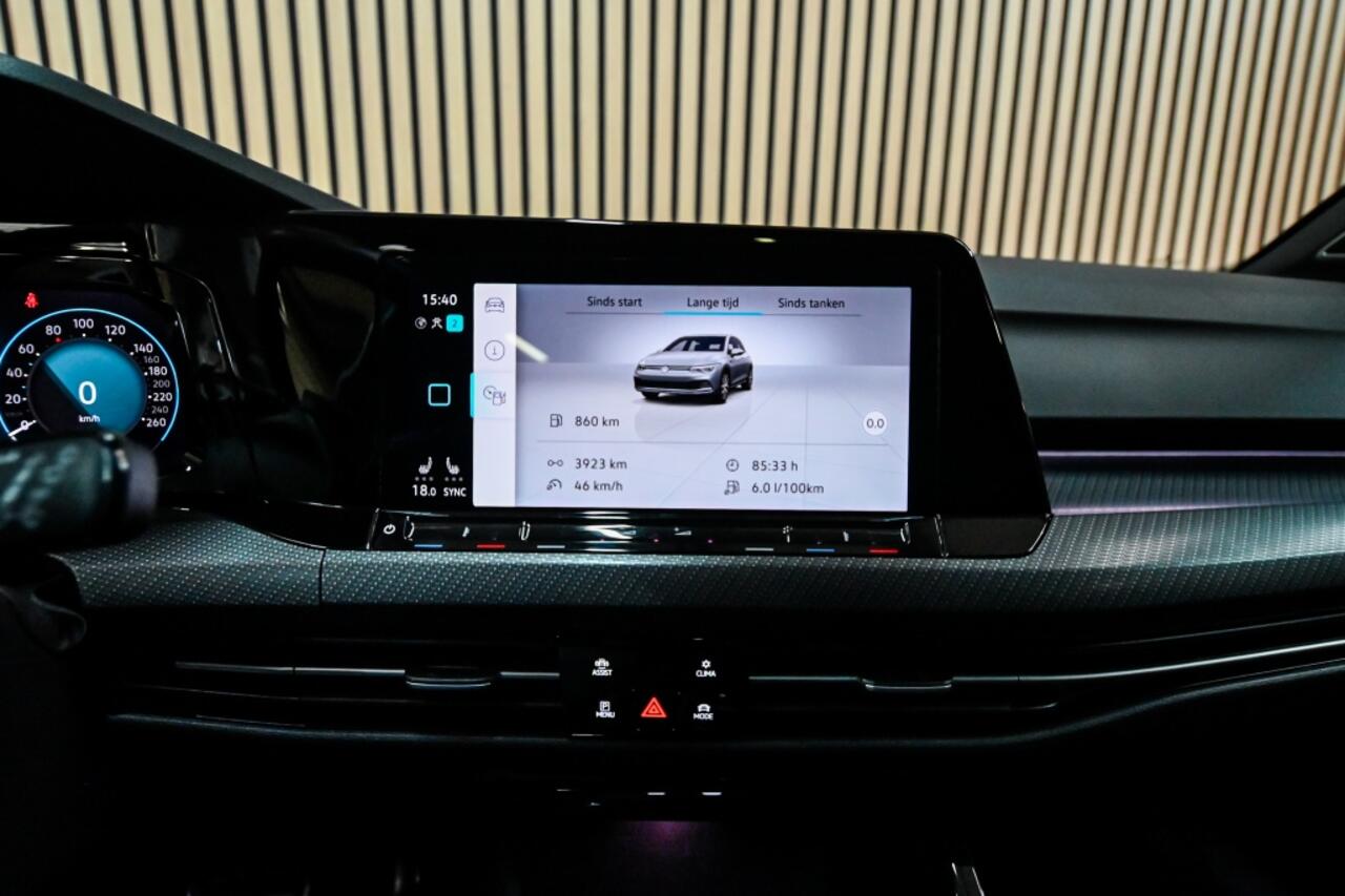 Volkswagen GOLF 1.5 eTSI R-Line | PANO | STOELVERWARMING