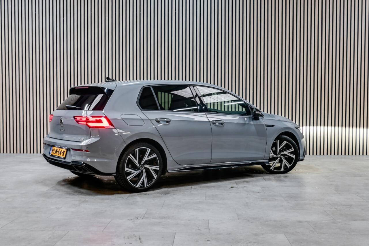 Volkswagen GOLF 1.5 eTSI R-Line | PANO | STOELVERWARMING