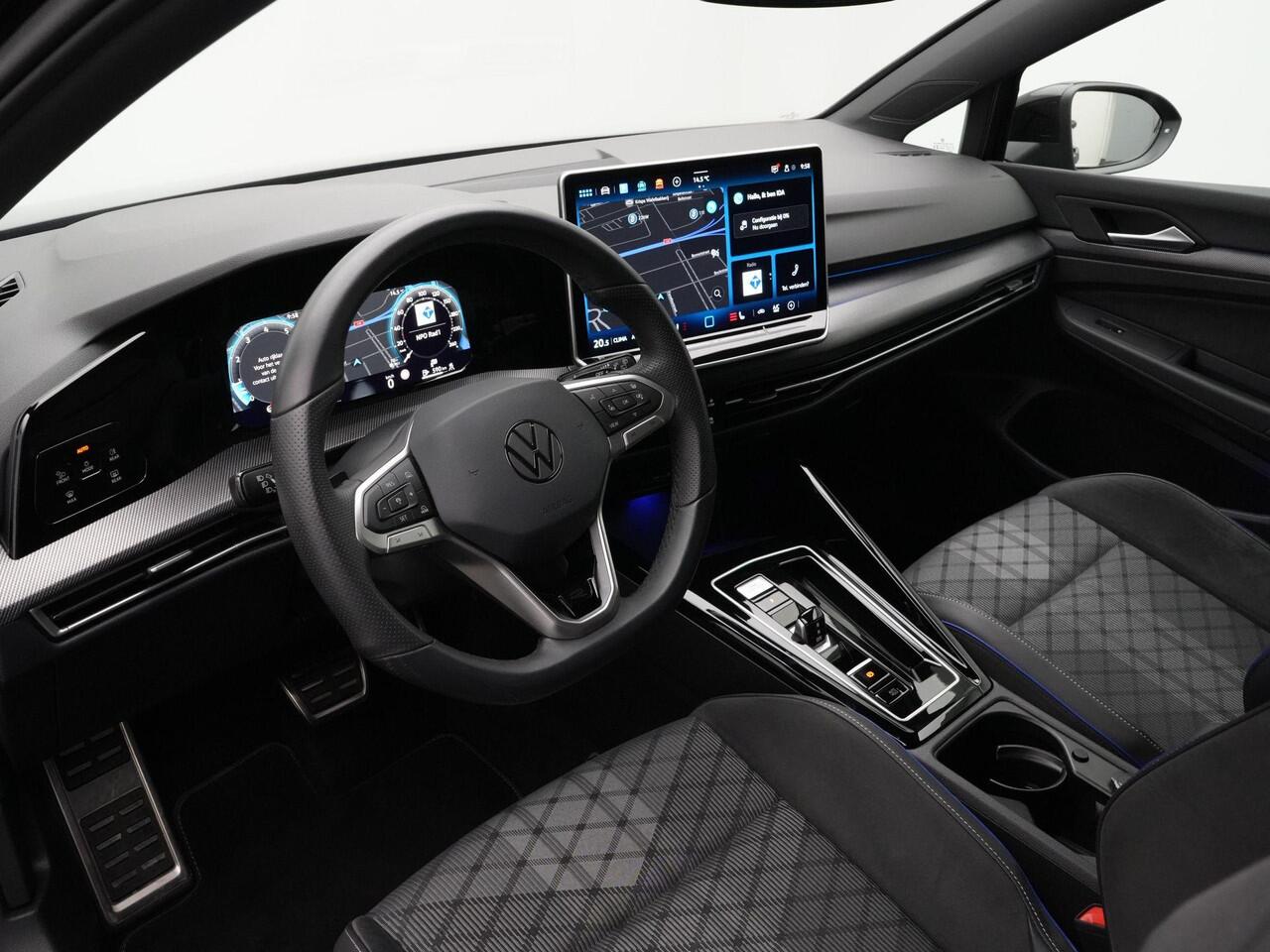 Volkswagen GOLF 1.5 eTSI 115 pk DSG R-Line Edition | LED Plus koplampen | Sportonderstel | Achteruitrijcamera | Adaptive Cruise | Stoel-/stuurverwarming | Carplay