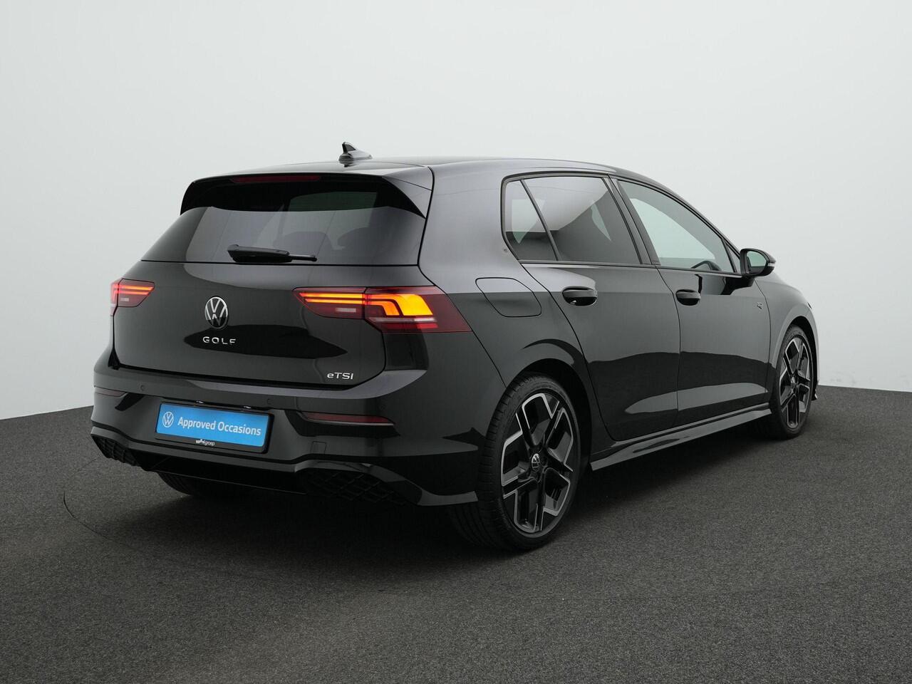 Volkswagen GOLF 1.5 eTSI 115 pk DSG R-Line Edition | LED Plus koplampen | Sportonderstel | Achteruitrijcamera | Adaptive Cruise | Stoel-/stuurverwarming | Carplay