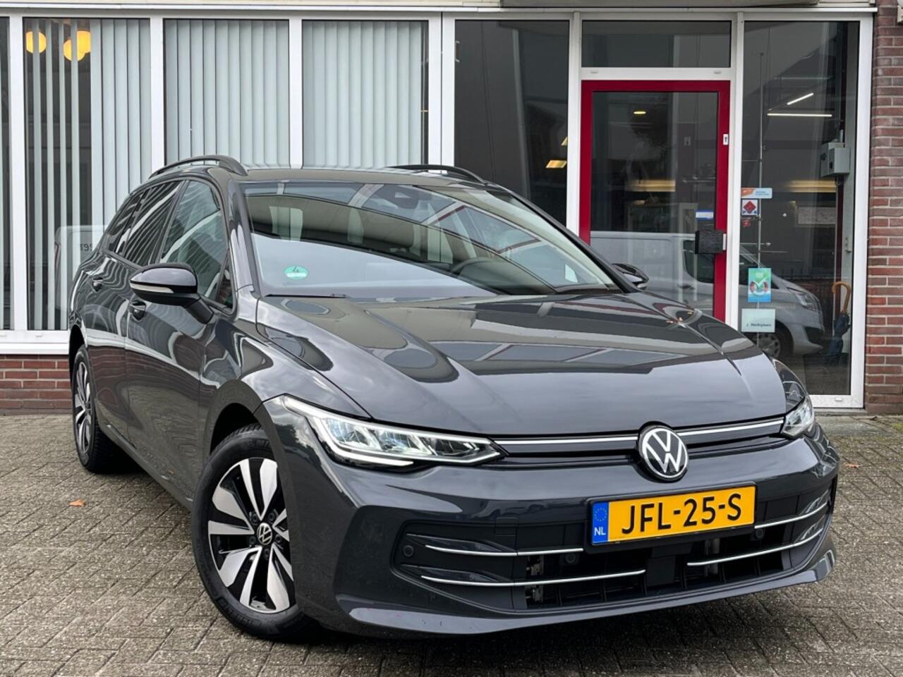 Volkswagen GOLF 1.5 eTSI Life Edition AUT. Face lift I Camera I Carplay I Half leer I Stoelverw.