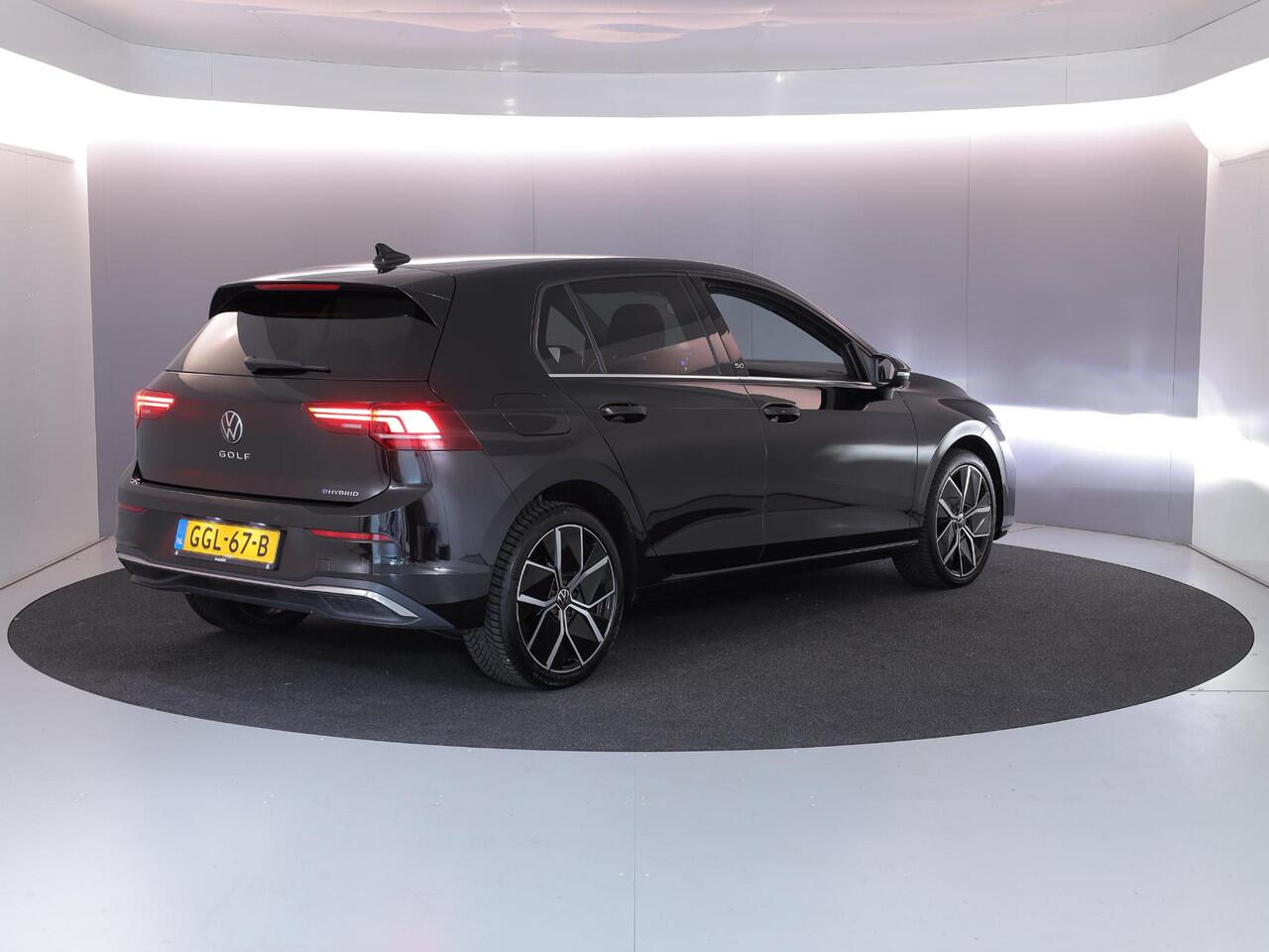 Volkswagen GOLF 1.5 eHybrid 50 Edition 204 pk Automaat (DSG) | Verlengde garantie | Navigatie | Parkeersensoren | Achteruitrijcamera | Stoelverwarming | Adaptieve cruise control |