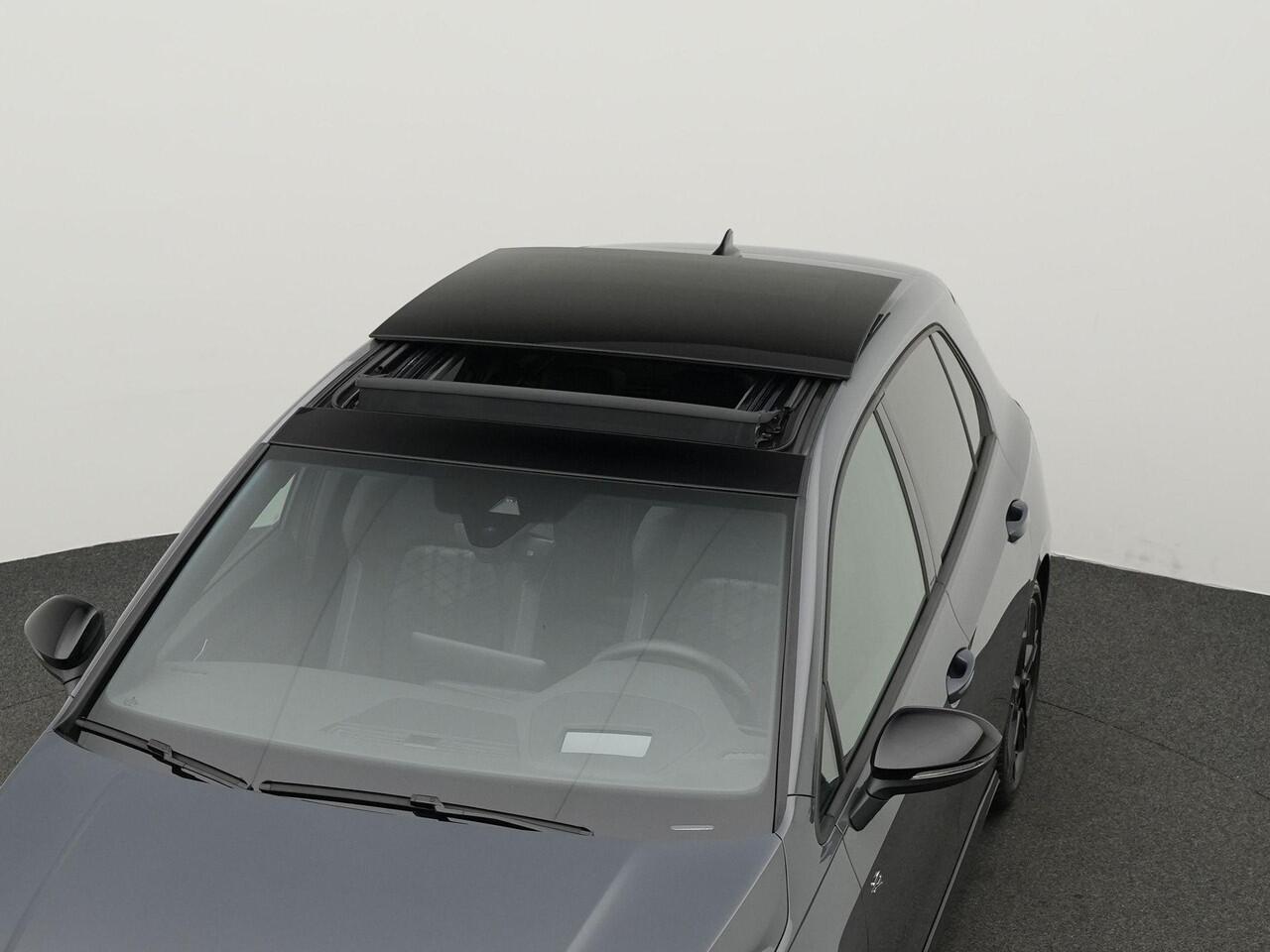 Volkswagen GOLF 1.5 eTSI 150 pk DSG R-Line Edition | Panoramadak | IQ Light | Black Style | Head-up display | Sportstoelen | Stoel-/stuurverwarming | 18 inch