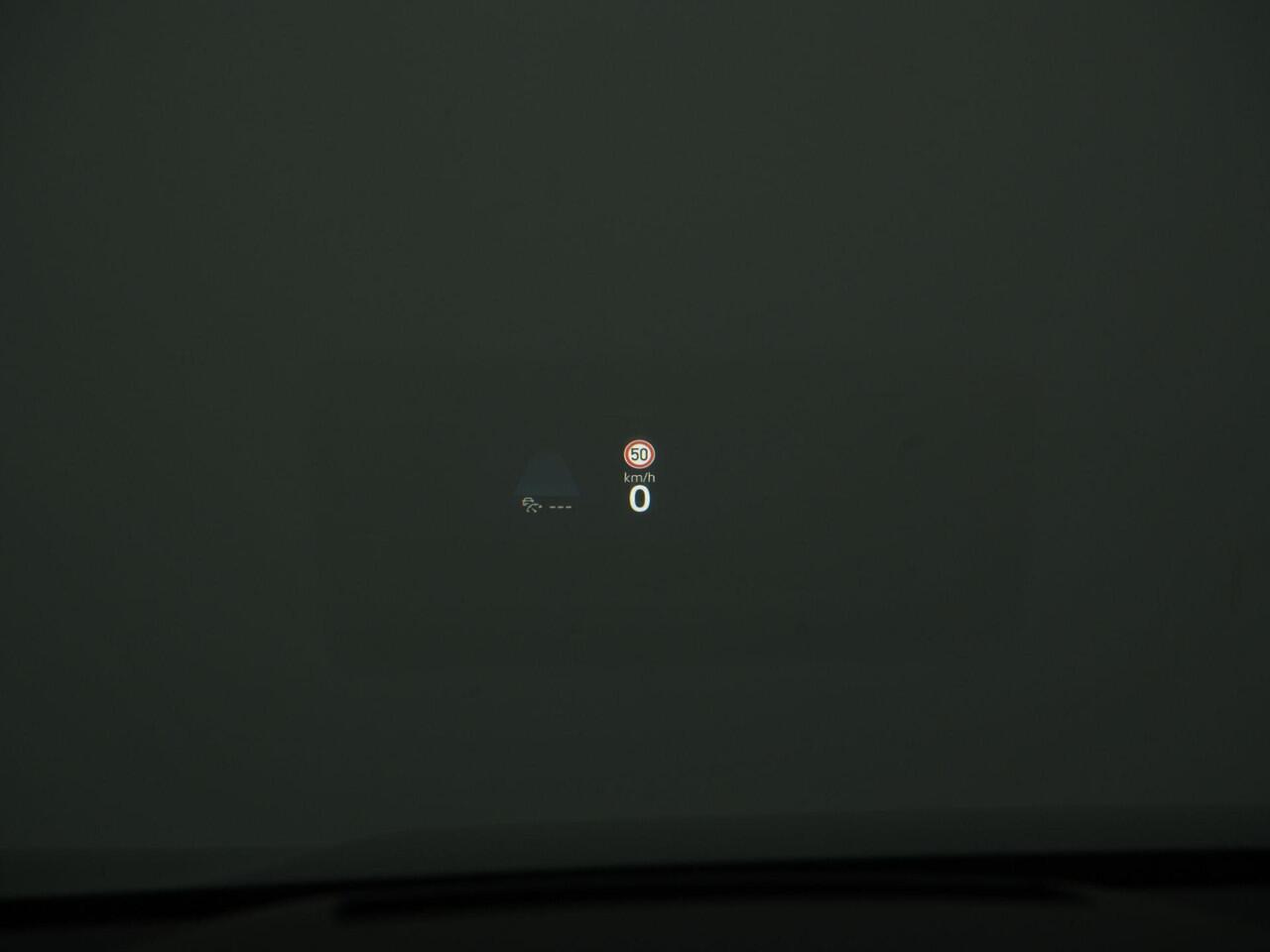 Volkswagen GOLF 1.5 eTSI 150 pk DSG R-Line Edition | Panoramadak | IQ Light | Black Style | Head-up display | Sportstoelen | Stoel-/stuurverwarming | 18 inch