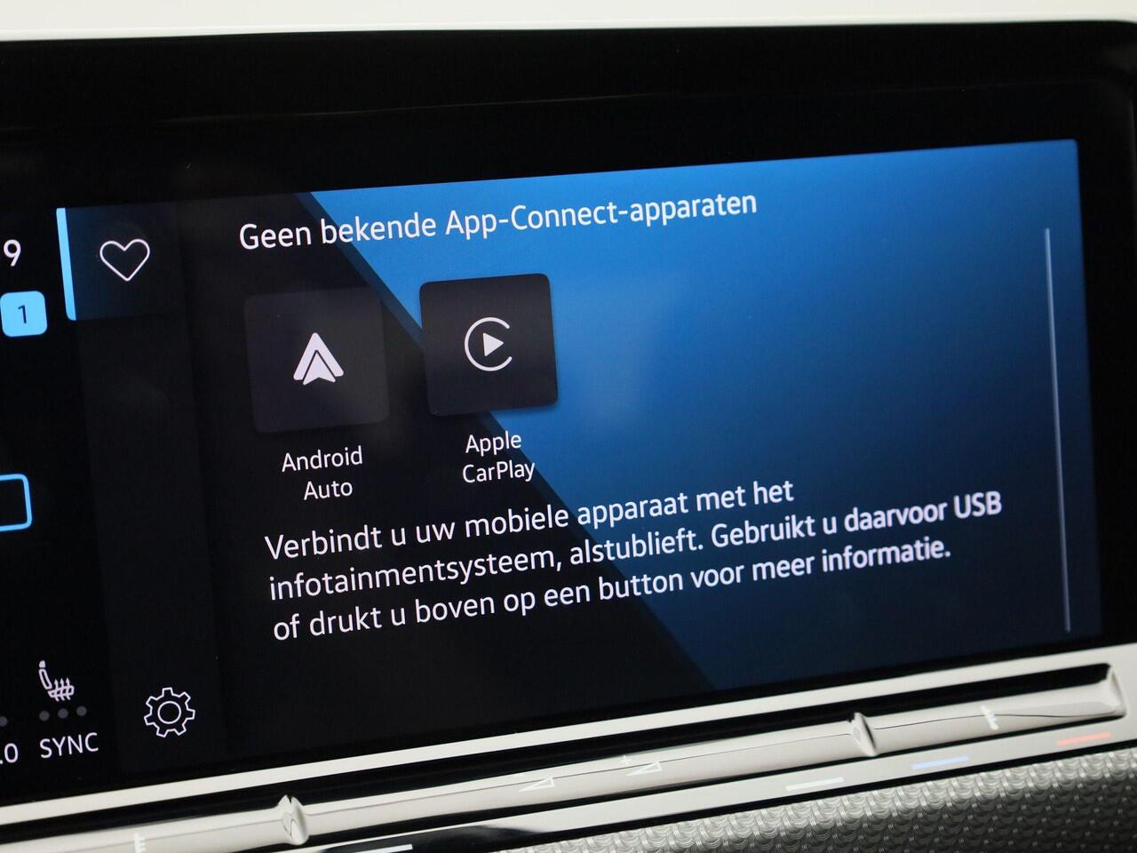 Volkswagen GOLF 1.5eTSI/150PK R-Line Blackstyle DSG · Panoramadak · Camera + Parkeersensoren · Stoel-& stuurverwarming · Garantie tot februari 2026