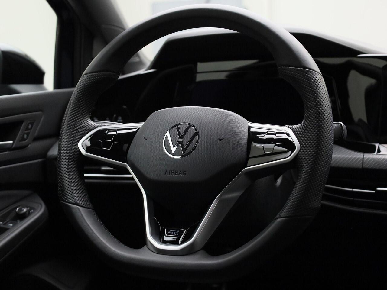 Volkswagen GOLF 1.5eTSI/150PK R-Line Blackstyle DSG · Panoramadak · Camera + Parkeersensoren · Stoel-& stuurverwarming · Garantie tot februari 2026