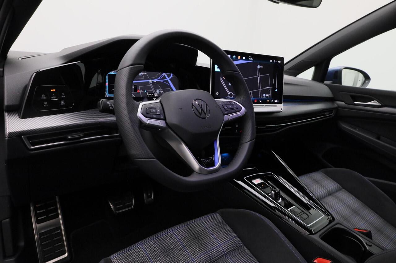 Volkswagen GOLF 1.5 eHybrid 272 pk DSG GTE | IQ Light | Rondomzicht camera | Adaptief onderstel | Head-up display