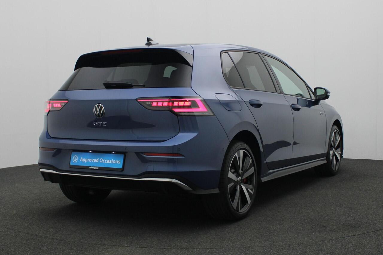 Volkswagen GOLF 1.5 eHybrid 272 pk DSG GTE | IQ Light | Rondomzicht camera | Adaptief onderstel | Head-up display