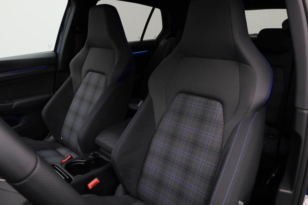 Volkswagen GOLF 1.5 eHybrid 272 pk DSG GTE | IQ Light | Rondomzicht camera | Adaptief onderstel | Head-up display