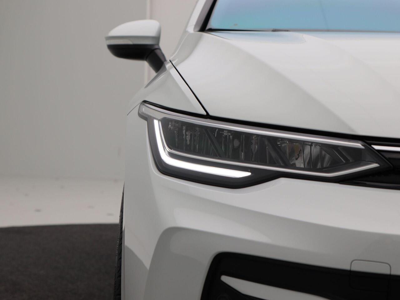 Volkswagen GOLF 1.5 eTSi 115 Pk Automaat Life Edition | Adaptive Cruise | 19 Inch | Climate Control | Stoelverwarming | Navigatie | Camera | Carplay | 31.146 Km!!