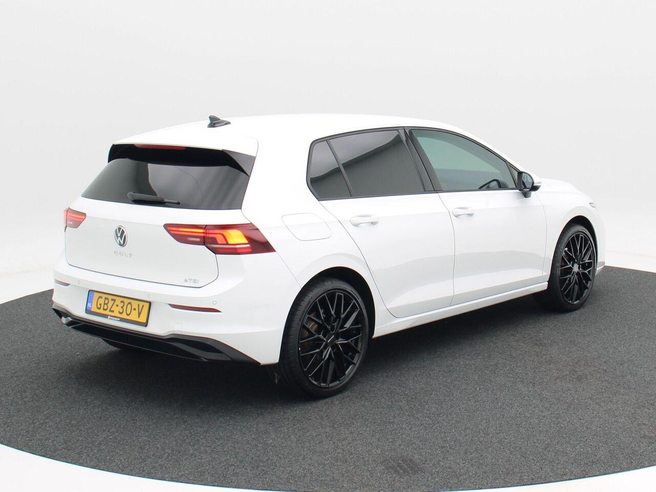 Volkswagen GOLF 1.5 eTSi 115 Pk Automaat Life Edition | Adaptive Cruise | 19 Inch | Climate Control | Stoelverwarming | Navigatie | Camera | Carplay | 31.146 Km!!