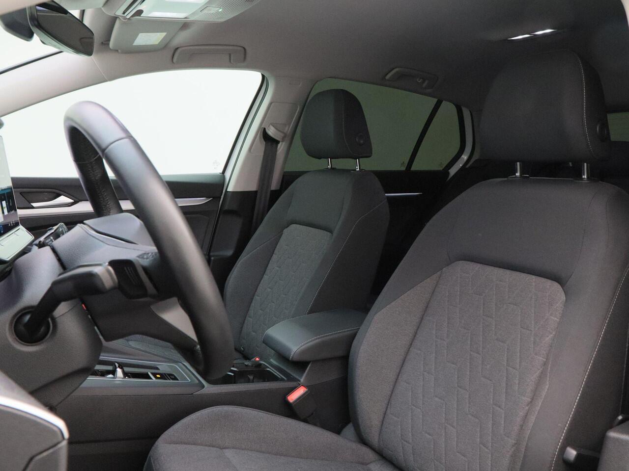 Volkswagen GOLF 1.5 eTSi 115 Pk Automaat Life Edition | Adaptive Cruise | 19 Inch | Climate Control | Stoelverwarming | Navigatie | Camera | Carplay | 31.146 Km!!