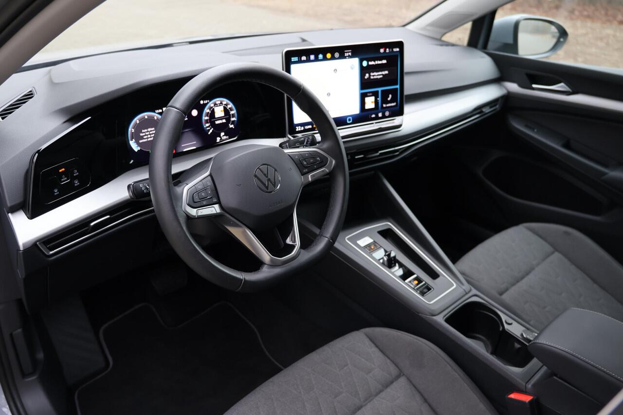 Volkswagen GOLF 1.5 eTSI Life Edition AUT | Navigatie | Adaptive Cruise | Keyless | Achteruitrijcamera | LED | Apple Carplay | etc.