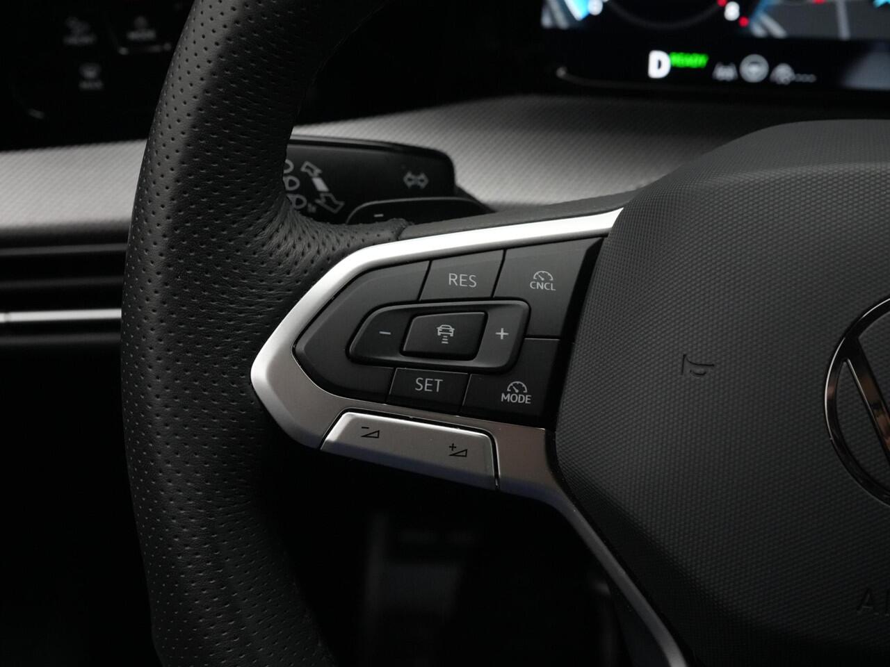 Volkswagen GOLF 1.5 eTSI 115 pk DSG R-Line Edition | Stuur-/stoelverwarming | Achteruitrijcamera | Navigatie | Adaptive Cruise