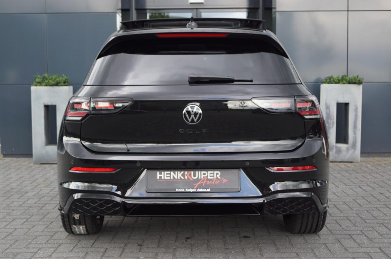 Volkswagen GOLF R-line 1.5 eTSI 150pk DSG facelift Black style/Panodak /Camera /IQ Matrix LED /Head-up