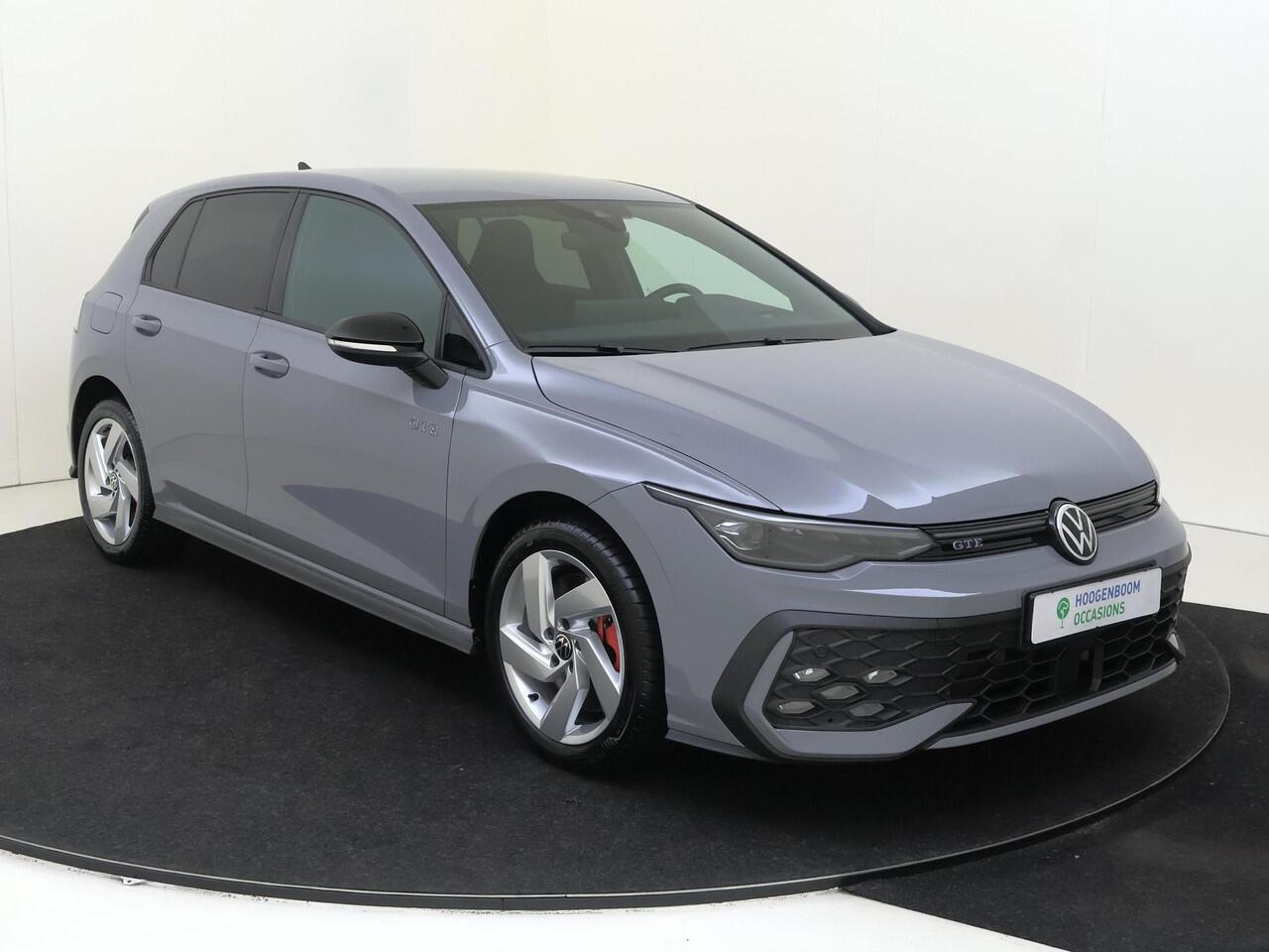 Volkswagen GOLF 1.5 eHybrid GTE | Trekhaak | Head-up display | Achteruitrijcamera | 3-zone airco | Adaptieve cruise control | Stoel- en stuurwielverwarming | CarPlay |