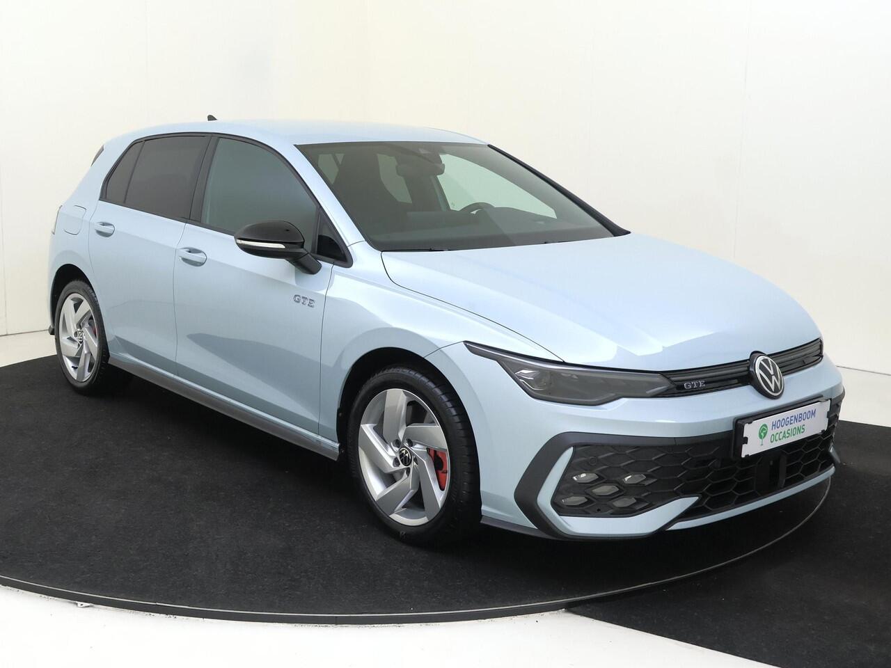Volkswagen GOLF 1.5 eHybrid GTE | Trekhaak | Achteruitrijcamera | Head-up display | LED matrix verlichting | 3-zone airco | Stoel- en stuurwielverwarming | Adaptieve cruise control |