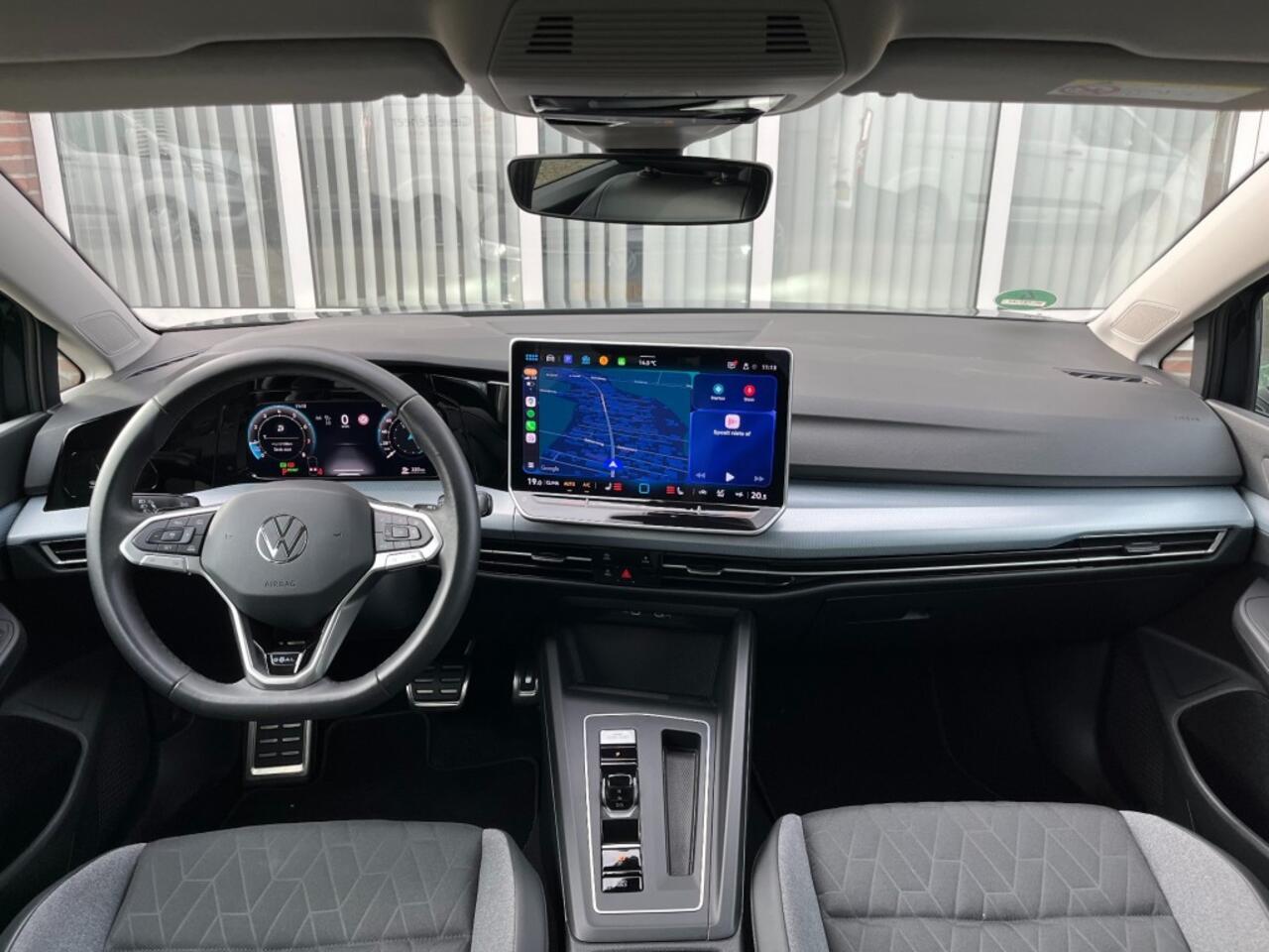 Volkswagen GOLF 1.5 eTSI Life Edition AUT. Face lift I Camera I Carplay I Half leer I Stoelverw.