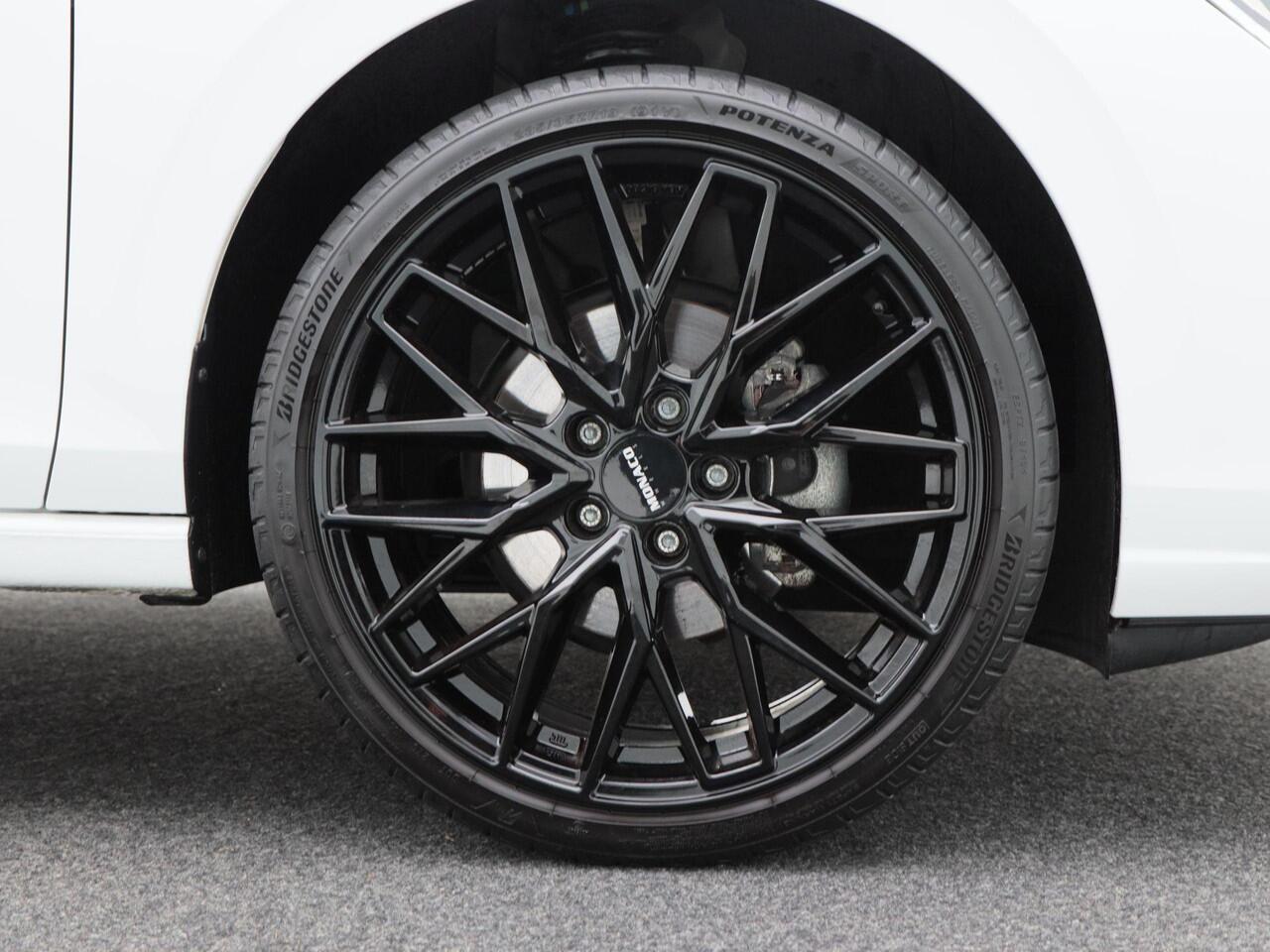 Volkswagen GOLF 1.5 eTSi 115 Pk Automaat Life Edition | Adaptive Cruise | 19 Inch | Climate Control | Stoelverwarming | Navigatie | Camera | Carplay | 31.146 Km!!