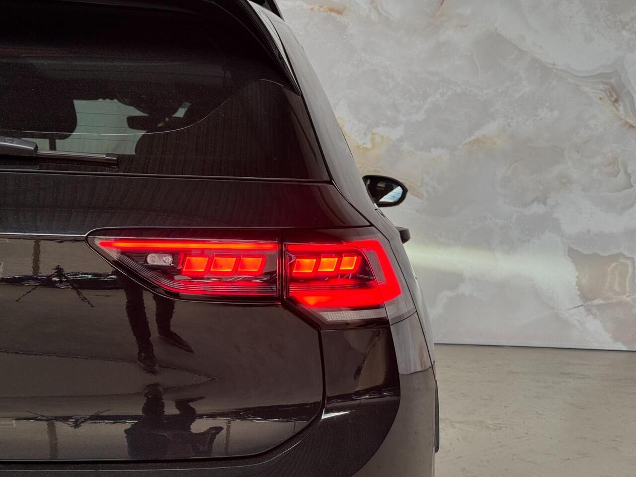 Volkswagen GOLF 2.0 TSI GTI Clubsport / Akrapovic / Pano / Head-up