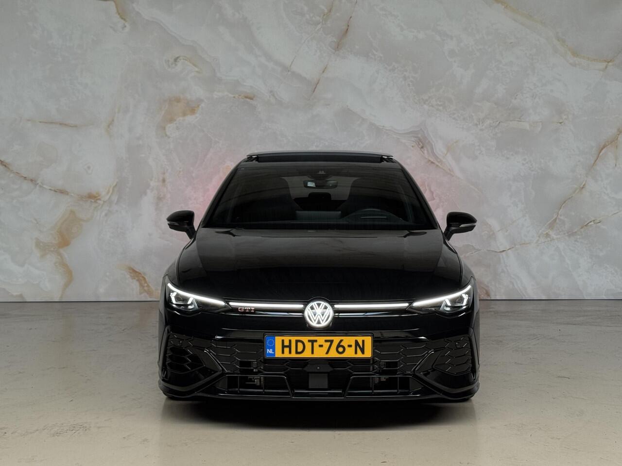 Volkswagen GOLF 2.0 TSI GTI Clubsport / Akrapovic / Pano / Head-up