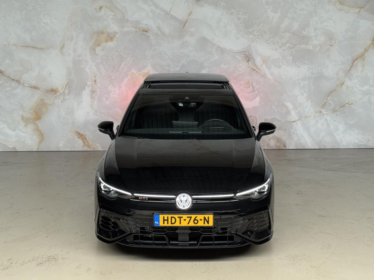 Volkswagen GOLF 2.0 TSI GTI Clubsport / Akrapovic / Pano / Head-up