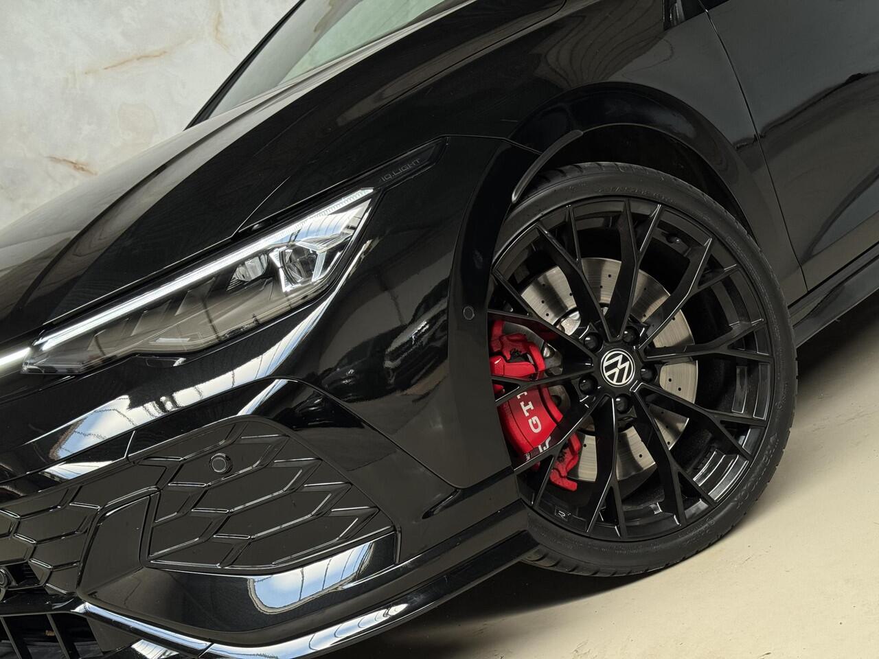Volkswagen GOLF 2.0 TSI GTI Clubsport / Akrapovic / Pano / Head-up