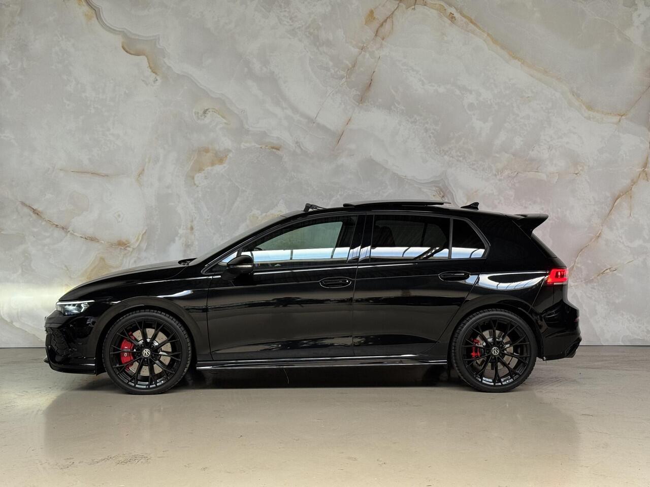 Volkswagen GOLF 2.0 TSI GTI Clubsport / Akrapovic / Pano / Head-up