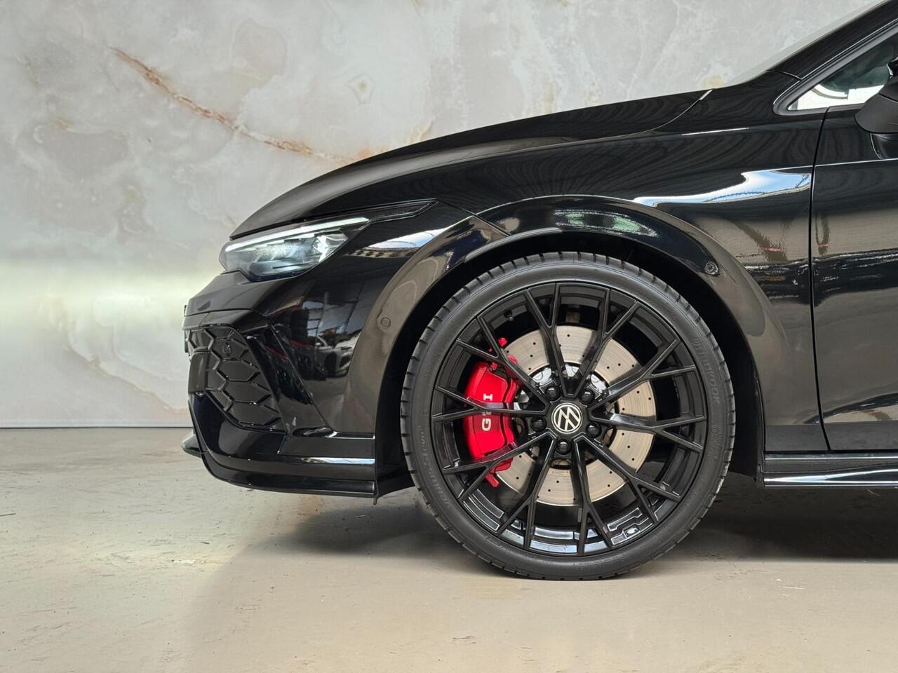 Volkswagen GOLF 2.0 TSI GTI Clubsport / Akrapovic / Pano / Head-up