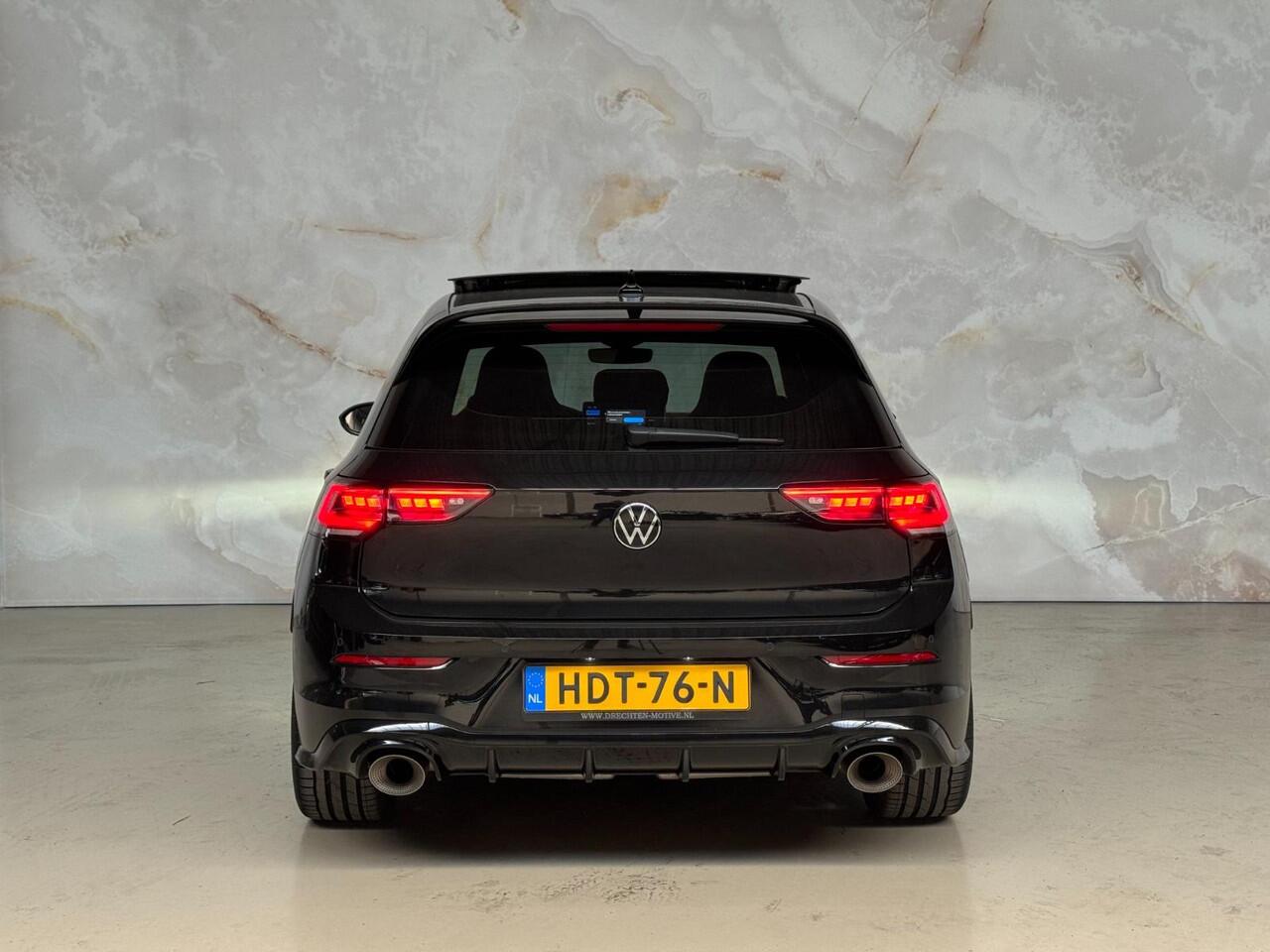 Volkswagen GOLF 2.0 TSI GTI Clubsport / Akrapovic / Pano / Head-up