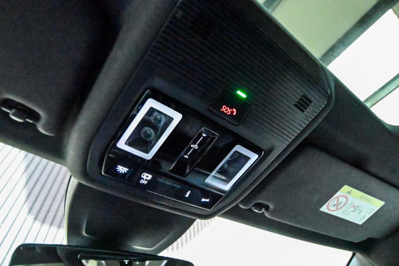 Volkswagen GOLF 1.5 eTSI R-Line | PANO | STOELVERWARMING