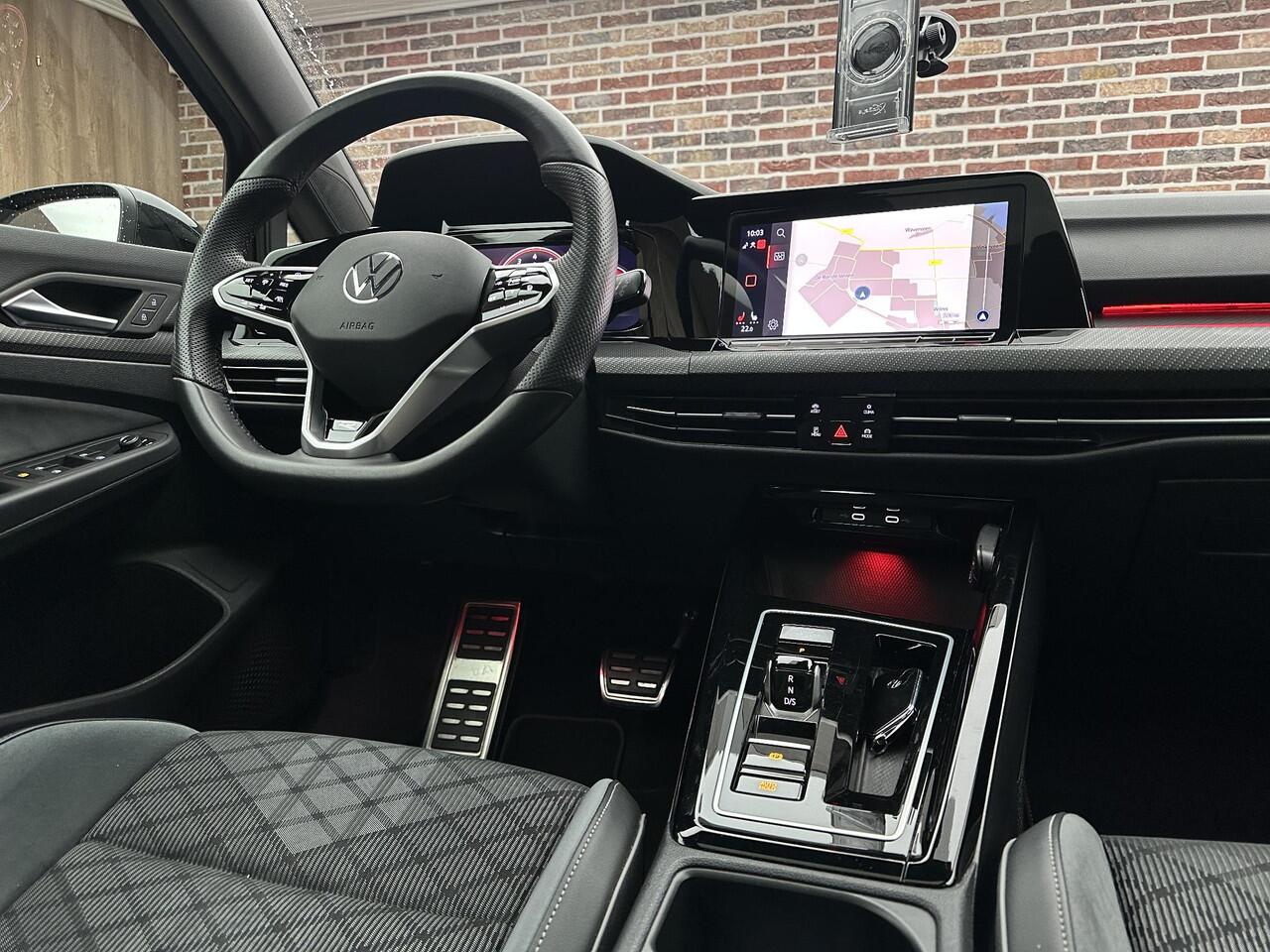 Volkswagen GOLF 1.5 eTSI R-Line Business | Achteruitrijcamera | Panorama | Stoel-/stuurverwarming | Apple carplay & Android auto