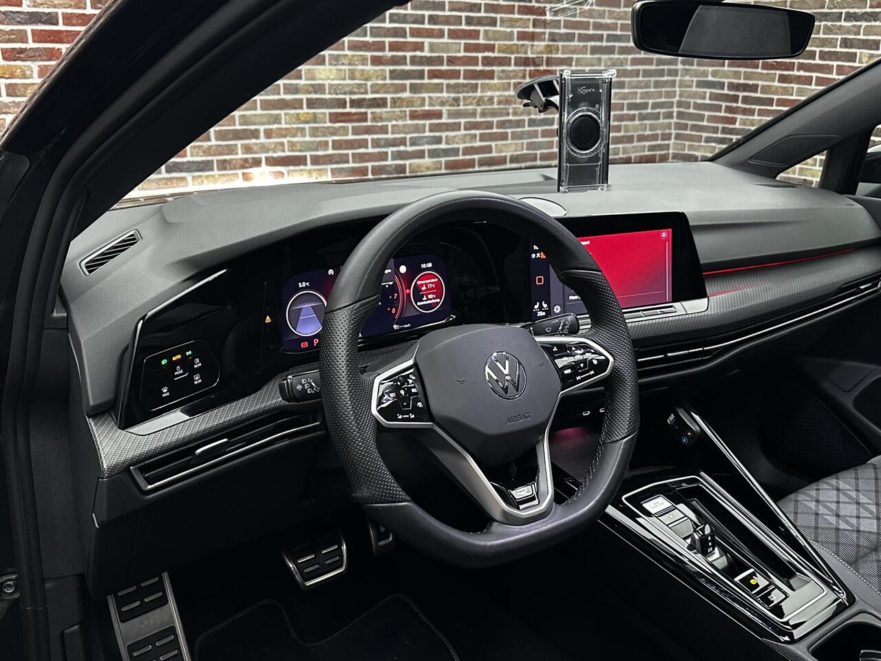 Volkswagen GOLF 1.5 eTSI R-Line Business | Achteruitrijcamera | Panorama | Stoel-/stuurverwarming | Apple carplay & Android auto