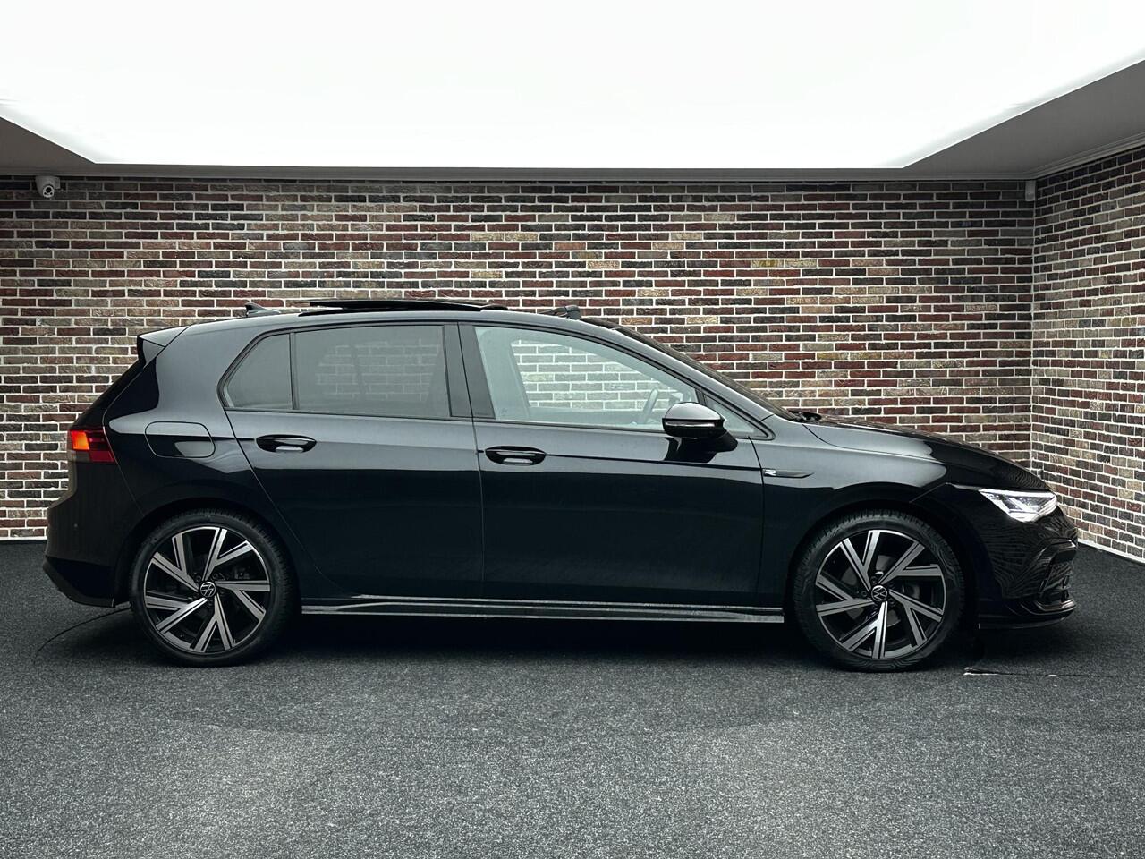 Volkswagen GOLF 1.5 eTSI R-Line Business | Achteruitrijcamera | Panorama | Stoel-/stuurverwarming | Apple carplay & Android auto
