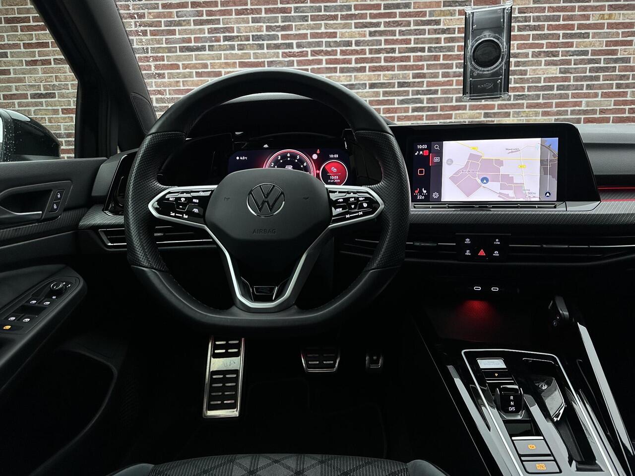 Volkswagen GOLF 1.5 eTSI R-Line Business | Achteruitrijcamera | Panorama | Stoel-/stuurverwarming | Apple carplay & Android auto
