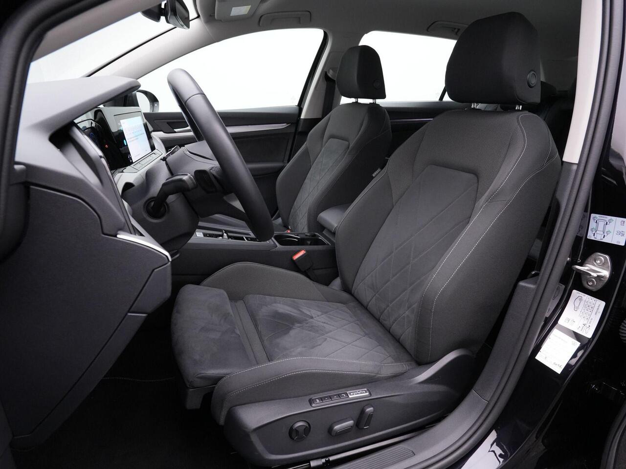 Volkswagen GOLF Variant 1.0 eTSI 110 pk DSG Life Business | Geheugen-/massagestoel | Stuur-/stoelverwarming | Adaptive Cruise | Side Assist