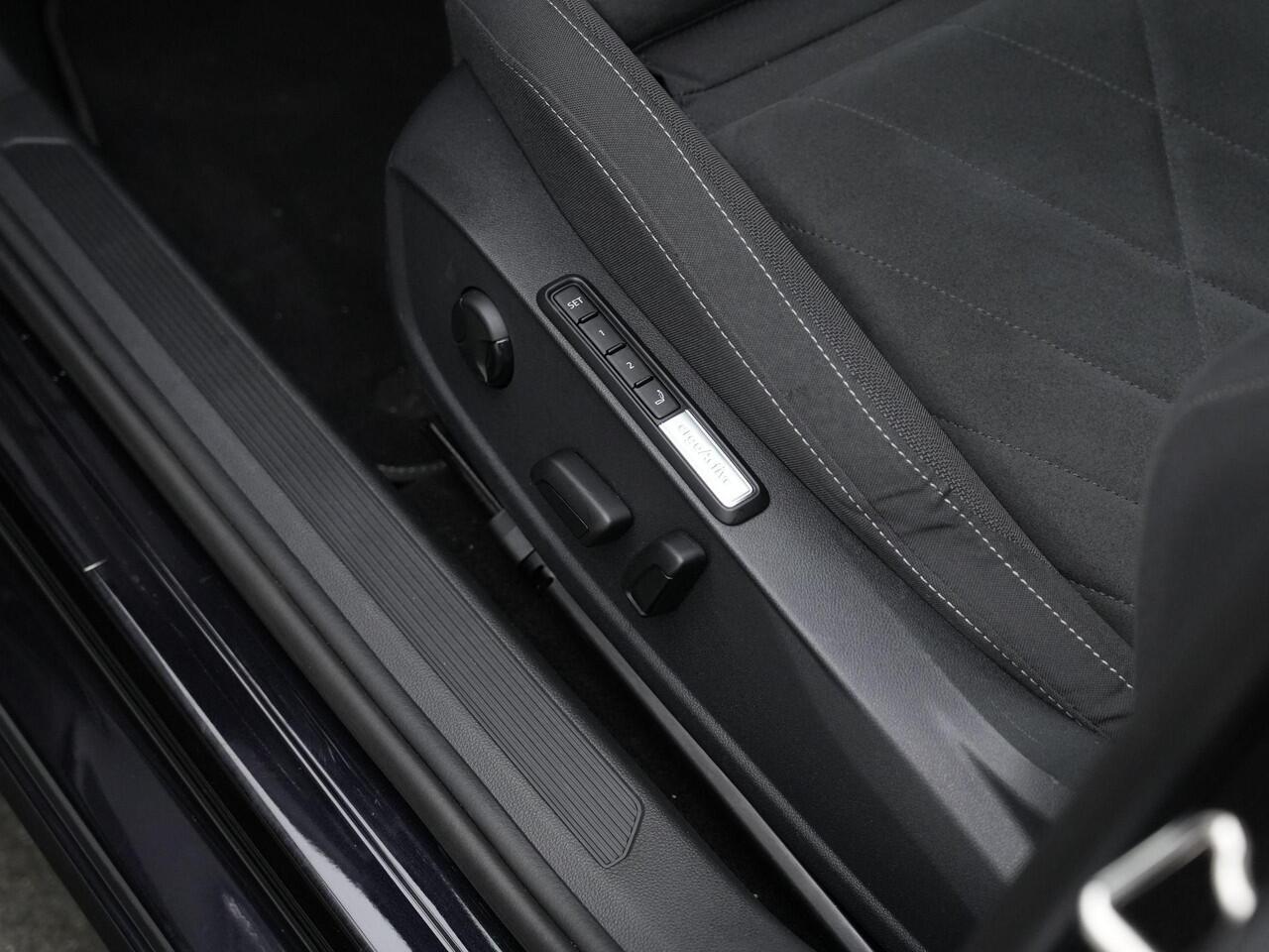 Volkswagen GOLF Variant 1.0 eTSI 110 pk DSG Life Business | Geheugen-/massagestoel | Stuur-/stoelverwarming | Adaptive Cruise | Side Assist