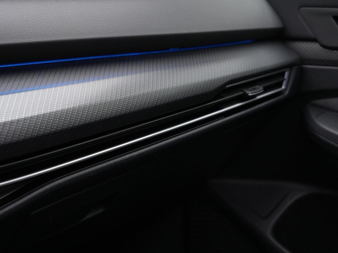 Volkswagen GOLF Variant 1.5 eTSI 130 pk DSG R-Line Business | Panoramadak | Stuur-/stoelverwarming | Achteruitrijcamera | Adaptive Cruise