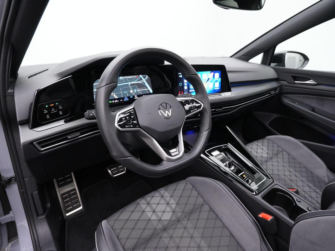 Volkswagen GOLF Variant 1.5 eTSI 130 pk DSG R-Line Business | Panoramadak | Stuur-/stoelverwarming | Achteruitrijcamera | Adaptive Cruise