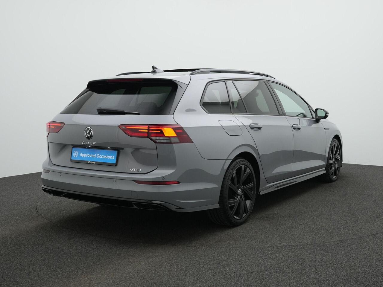 Volkswagen GOLF Variant 1.5 eTSI 130 pk DSG R-Line Business | Panoramadak | Stuur-/stoelverwarming | Achteruitrijcamera | Adaptive Cruise