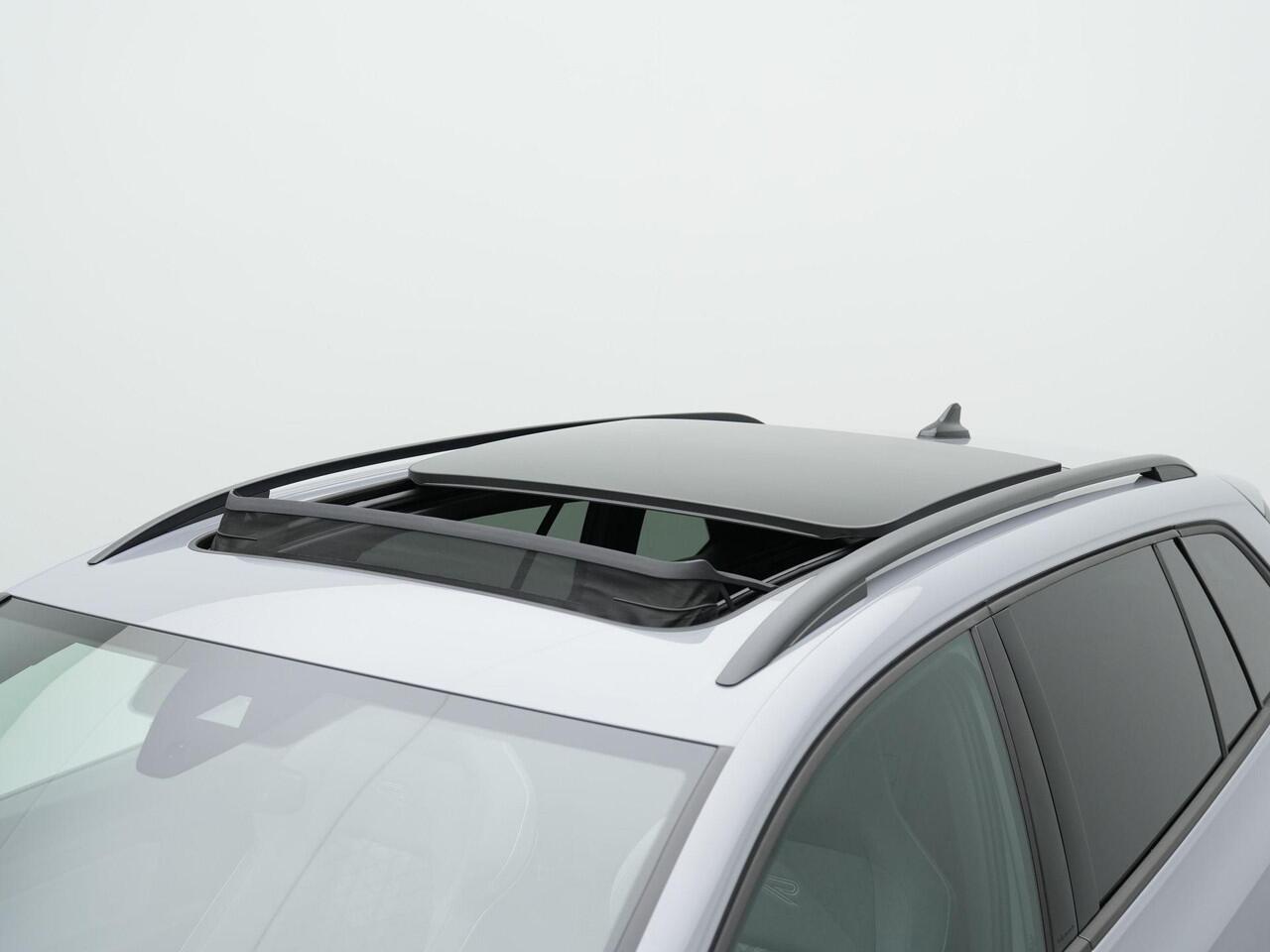 Volkswagen GOLF Variant 1.5 eTSI 130 pk DSG R-Line Business | Panoramadak | Stuur-/stoelverwarming | Achteruitrijcamera | Adaptive Cruise