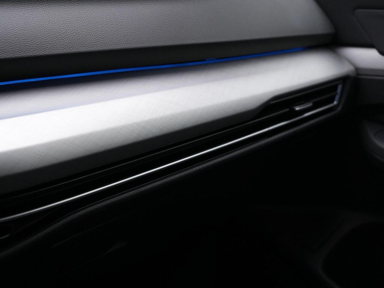 Volkswagen GOLF Variant 1.0 eTSI 110 pk DSG Life Business | Geheugen-/massagestoel | Stuur-/stoelverwarming | Achteruitrijcamera